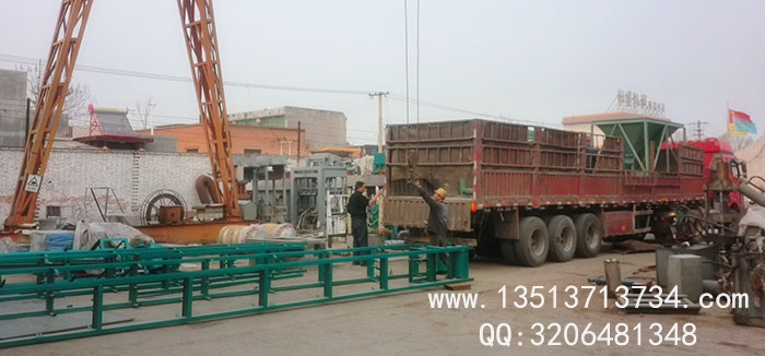 500噸全自動舔鹽磚機(jī)發(fā)貨現(xiàn)場 500噸全自動舔鹽磚機(jī)發(fā)貨現(xiàn)場